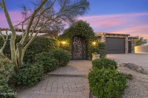 8449 E Dixileta Dr, Scottsdale, AZ 85266