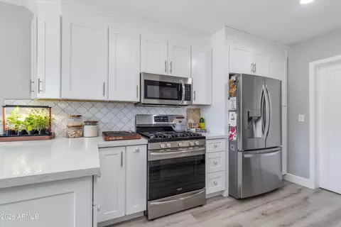 Kitchen - 4214 E Palm Lane Ln, Phoenix, AZ 85008 photo 4 of 4