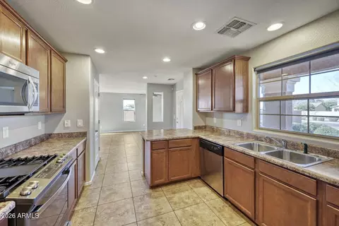 Kitchen - 2220 S Buckaroo Trl, Gilbert, AZ 85295 photo 2 of 3