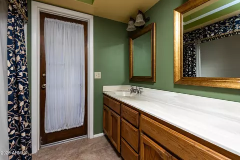 Bath - 139 E Monte Cristo Ave, Phoenix, AZ 85022 photo 3 of 3