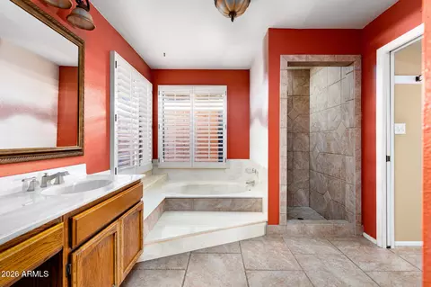 Bath - 139 E Monte Cristo Ave, Phoenix, AZ 85022 photo 2 of 3