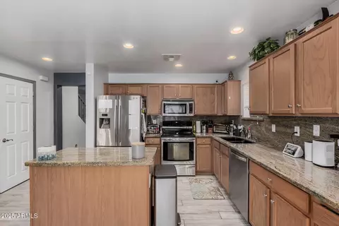 3739 W Carter Rd, Phoenix, AZ 85041 photo 8
