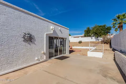 Exterior - 1302 E Rowlands Ln, Phoenix, AZ 85022 photo 6 of 9