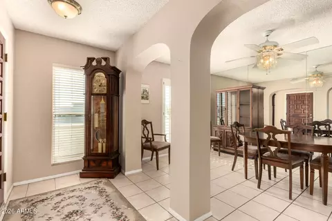 Entry Way - 1302 E Rowlands Ln, Phoenix, AZ 85022 photo 2 of 3