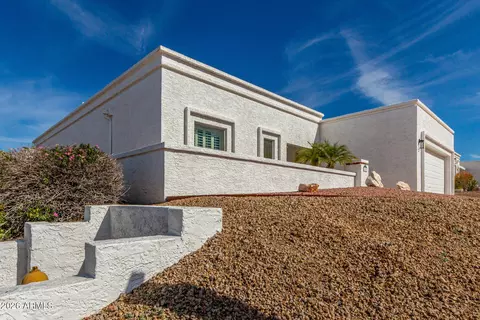 Exterior - 1302 E Rowlands Ln, Phoenix, AZ 85022 photo 2 of 9