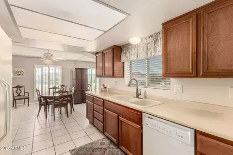 Kitchen - 1302 E Rowlands Ln, Phoenix, AZ 85022 photo 4 of 4