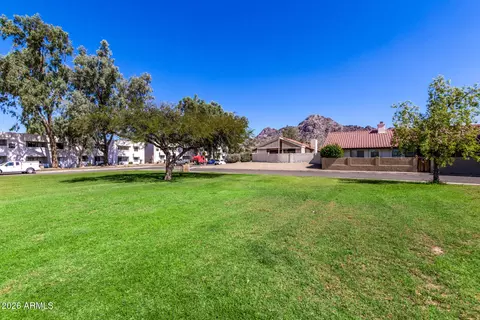 Exterior - 1930 E Linger Ln, Phoenix, AZ 85020 photo 17 of 21