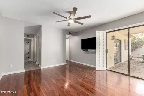 Living - 1930 E Linger Ln, Phoenix, AZ 85020 photo 3 of 4