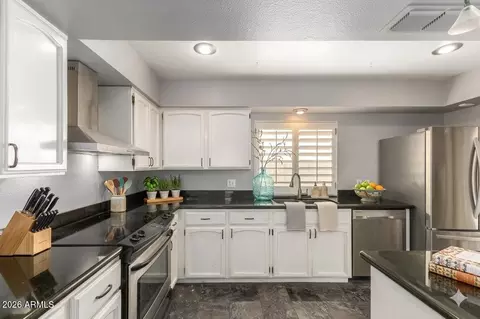 Kitchen - 1930 E Linger Ln, Phoenix, AZ 85020 photo 1 of 2