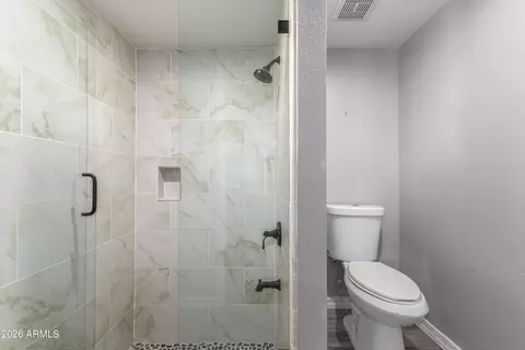 Bath - 1930 E Linger Ln, Phoenix, AZ 85020 photo 3 of 4