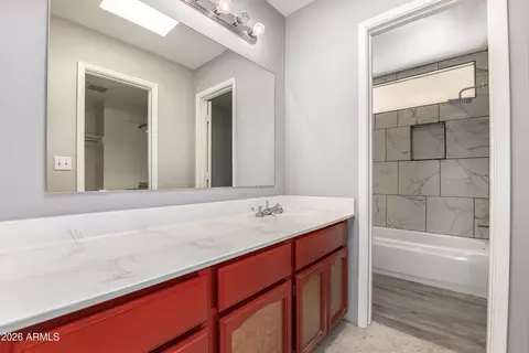 Bath - 1930 E Linger Ln, Phoenix, AZ 85020 photo 4 of 4