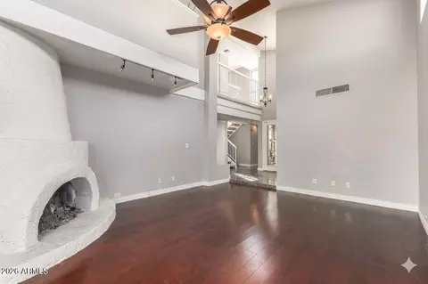 Living - 1930 E Linger Ln, Phoenix, AZ 85020 photo 2 of 4