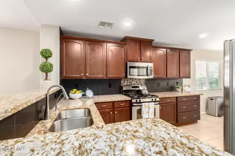 Kitchen - 2053 E Saddlebrook Ct, Gilbert, AZ 85298 photo 4 of 4