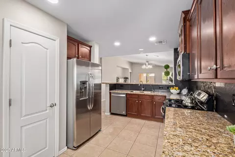 Kitchen - 2053 E Saddlebrook Ct, Gilbert, AZ 85298 photo 2 of 4