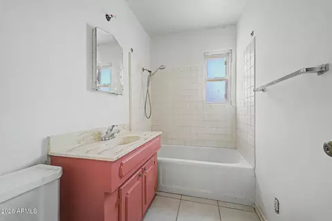 Bath - 4230 N 16th Ave, Phoenix, AZ 85015 photo 1 of 1