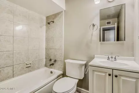 Bath - 2952 N 53rd Dr, Phoenix, AZ 85031 photo 1 of 2