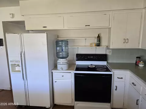 Kitchen - 135 W Alice Ave, Phoenix, AZ 85021 photo 2 of 3