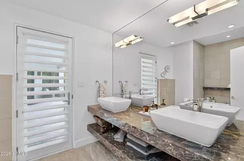 Bath - 3404 E Piro Ct, Phoenix, AZ 85044 photo 9 of 11
