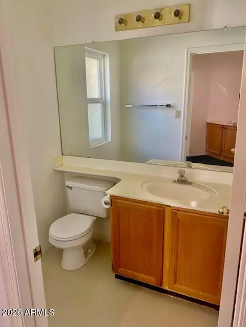 Bath - 2255 E Santa Rosa Dr, Gilbert, AZ 85234 photo 2 of 7
