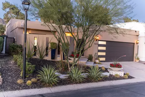 Exterior - 3034 E Stella Ln, Phoenix, AZ 85016 photo 8 of 11
