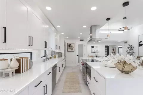Kitchen - 3034 E Stella Ln, Phoenix, AZ 85016 photo 2 of 2