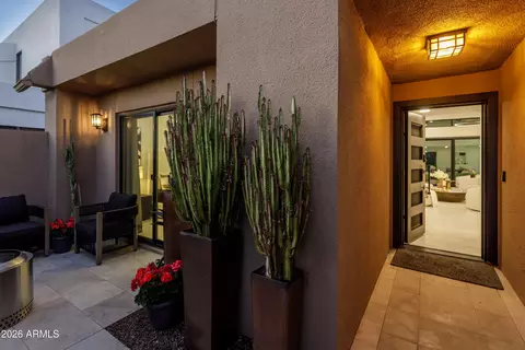 Entry Way - 3034 E Stella Ln, Phoenix, AZ 85016 photo 2 of 2