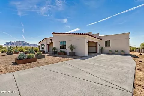 317 W Frontier St, Apache Junction, AZ 85120