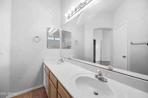 Bath - 3930 E Wescott Dr, Phoenix, AZ 85050 photo 2 of 3