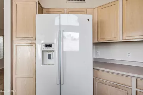 Kitchen - 3930 E Wescott Dr, Phoenix, AZ 85050 photo 3 of 5