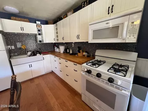 Kitchen - 691 N Pyle Ranch Rd, Payson, AZ 85541 photo 2 of 4