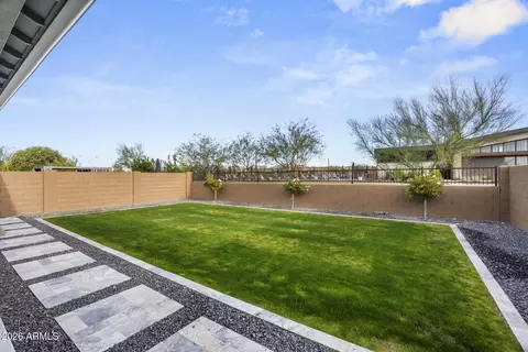 Exterior - 5954 E Cat Balue Dr, Phoenix, AZ 85054 photo 2 of 3