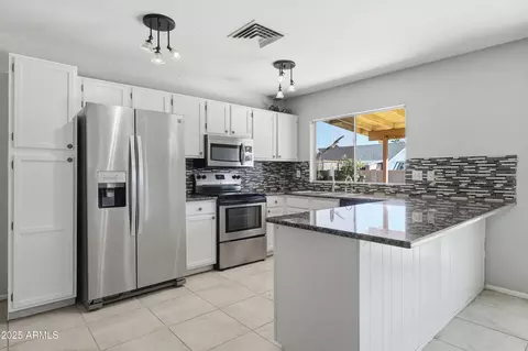 Kitchen - 953 E Hackamore St, Mesa, AZ 85203 photo 2 of 5