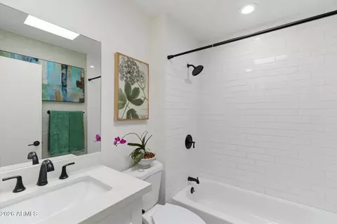 Bath - 4019 E Charter Oak Rd, Phoenix, AZ 85032 photo 3 of 3