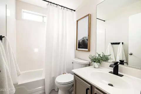 Bath - 4758 E Charleston Ave, Phoenix, AZ 85032 photo 3 of 4