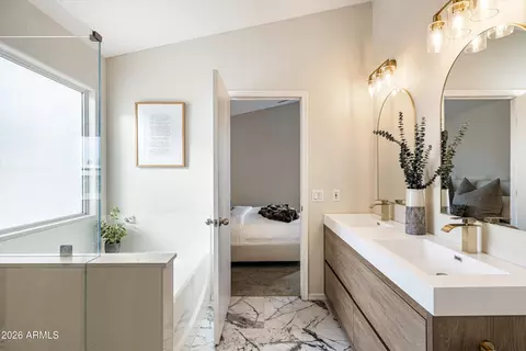 Bath - 4758 E Charleston Ave, Phoenix, AZ 85032 photo 2 of 4