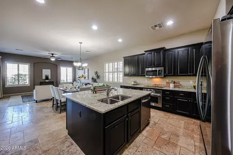 Kitchen - 2320 E Allen St, Phoenix, AZ 85042 photo 3 of 4