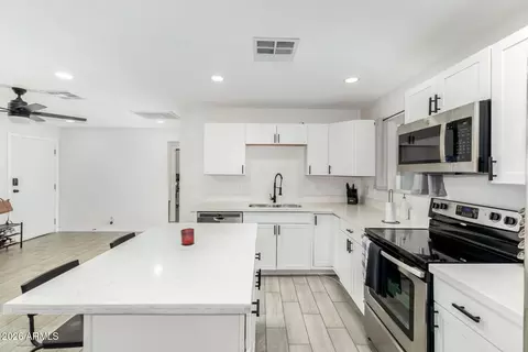 Kitchen - 9215 S 7th Ave, Phoenix, AZ 85041 photo 2 of 3