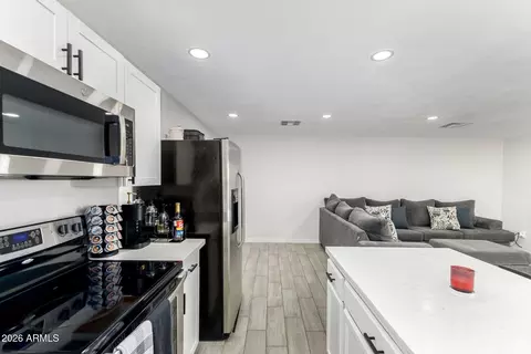 Kitchen - 9215 S 7th Ave, Phoenix, AZ 85041 photo 3 of 3