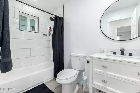 Bath - 9215 S 7th Ave, Phoenix, AZ 85041 photo 1 of 1