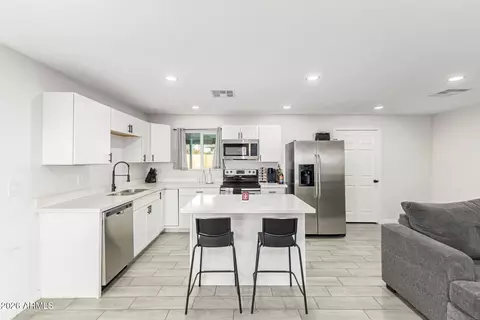 9215 S 7th Ave, Phoenix, AZ 85041