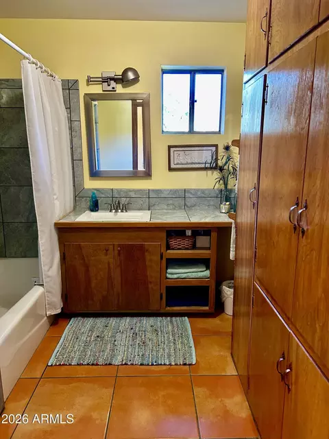 Bath - 104 Locklin Ave # D, Bisbee, AZ 85603 photo 1 of 4
