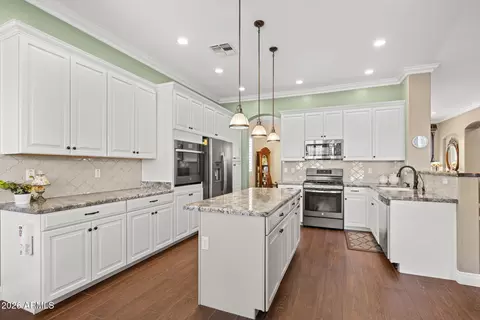 Kitchen - 9722 E Lobo Ave, Mesa, AZ 85209 photo 6 of 8