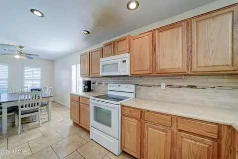 Kitchen - 6248 S 16th Dr, Phoenix, AZ 85041 photo 2 of 3