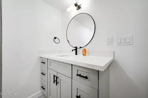 Bath - 1509 W Pepper Pl, Mesa, AZ 85201 photo 3 of 4