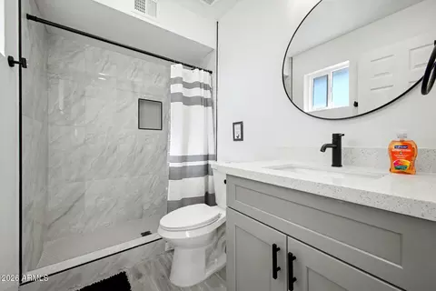 Bath - 1509 W Pepper Pl, Mesa, AZ 85201 photo 1 of 4