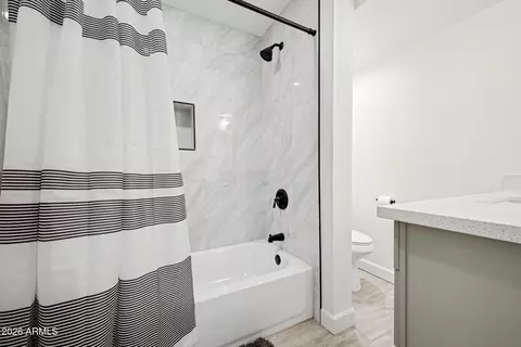 Bath - 1509 W Pepper Pl, Mesa, AZ 85201 photo 2 of 4