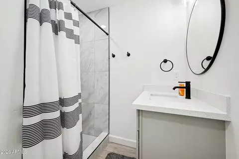 Bath - 1509 W Pepper Pl, Mesa, AZ 85201 photo 4 of 4