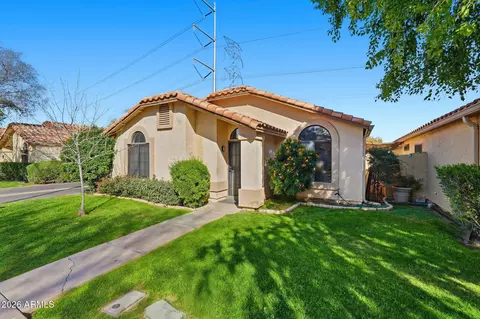 Exterior - 926 E Hearne Way, Gilbert, AZ 85234 photo 2 of 9