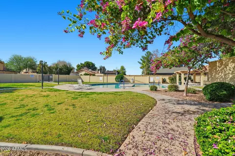Exterior - 926 E Hearne Way, Gilbert, AZ 85234 photo 8 of 9