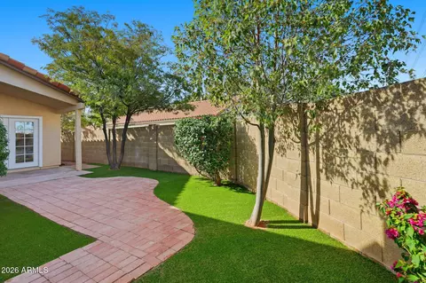 Exterior - 926 E Hearne Way, Gilbert, AZ 85234 photo 5 of 9